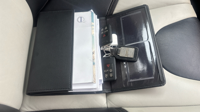 Volvo V40 D2 [120] Cross Country Pro 5dr Geartronic Diesel Hatchback